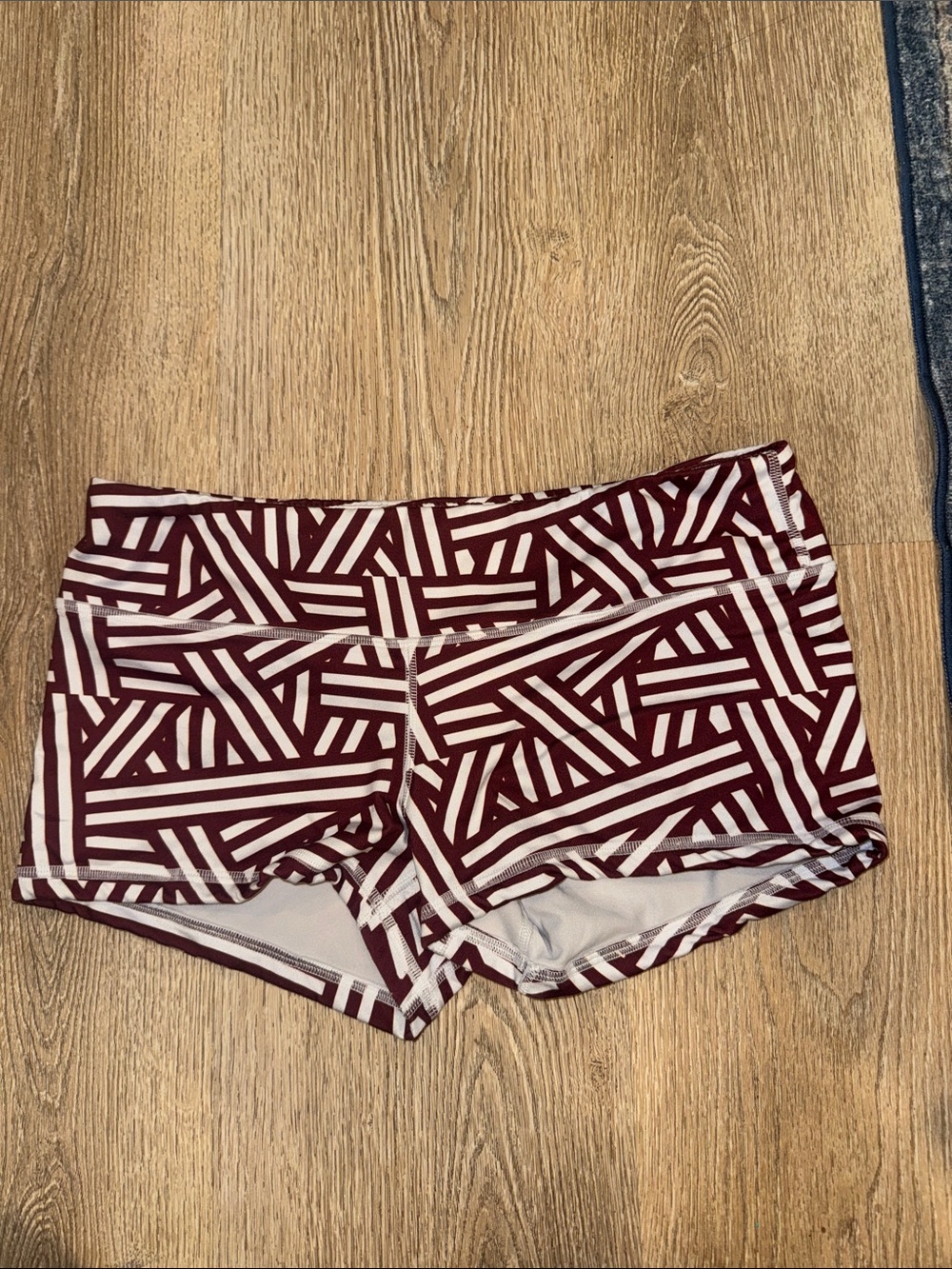Fleo Women's Burgundy and White Geometric Bike Shorts